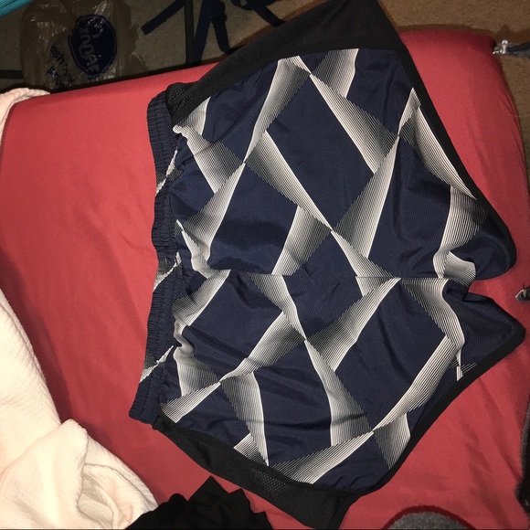 Under Armour running shorts - Picture 2 of 2